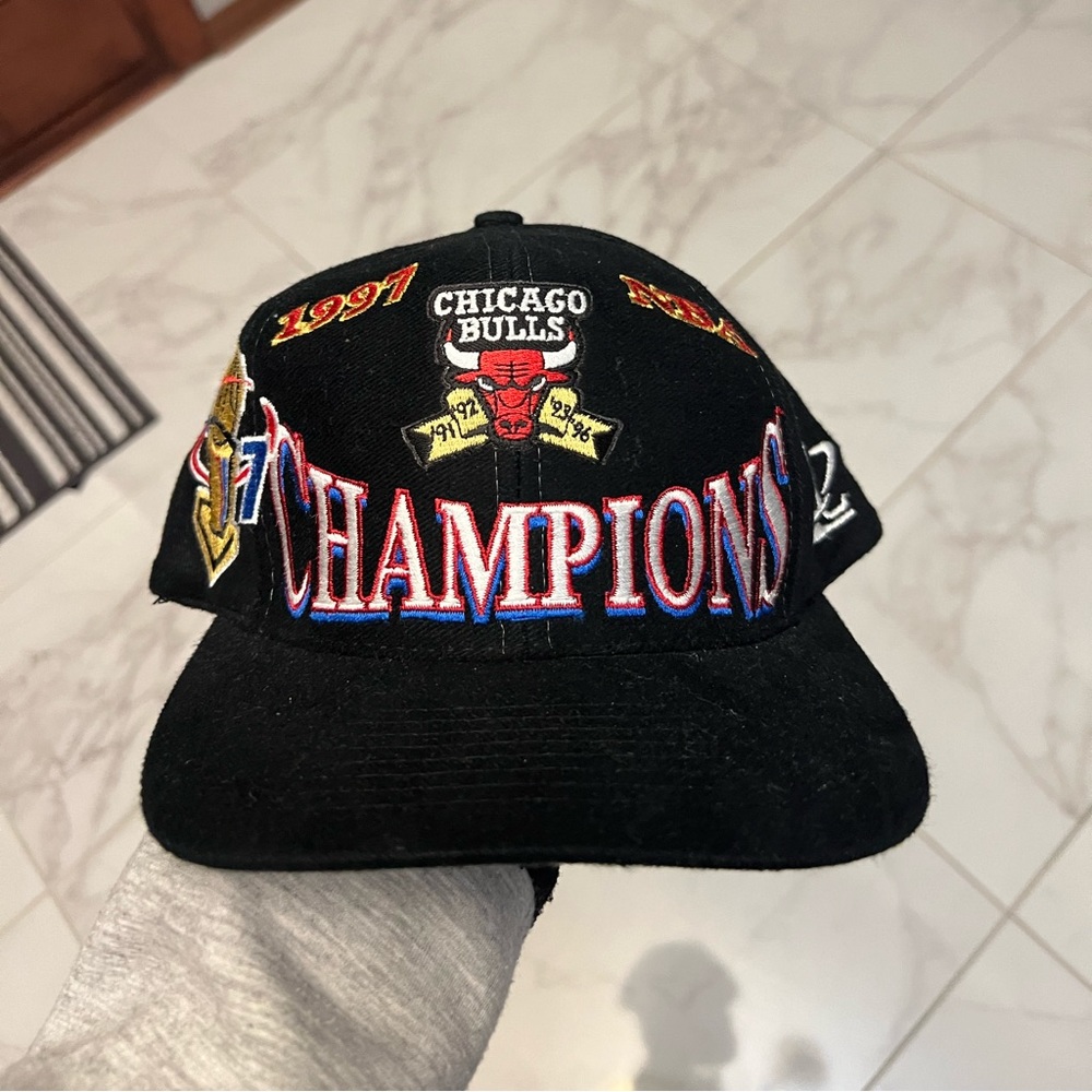 Vintage Chicago Bulls Logo Athletic 1997 NBA Champions SnapBack  Hat